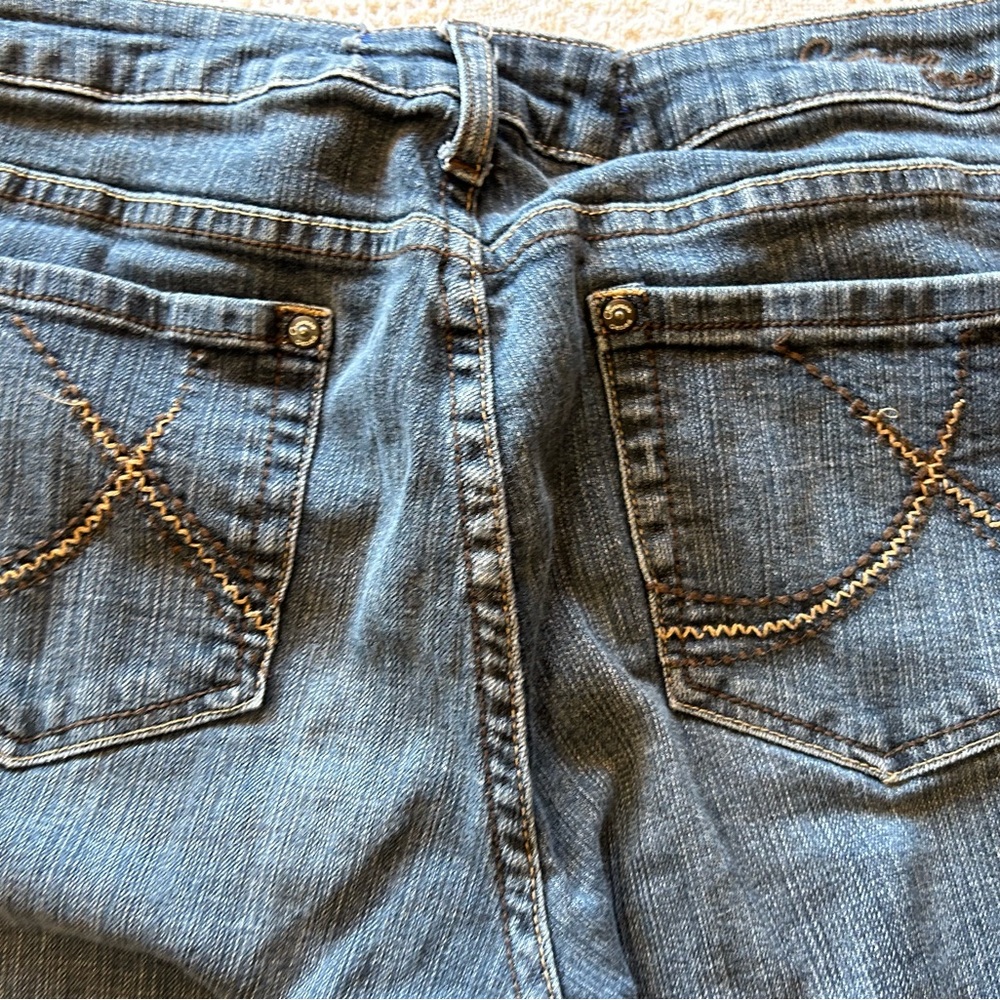 Stylish Blue Denim Jeans with Contrast Stitching